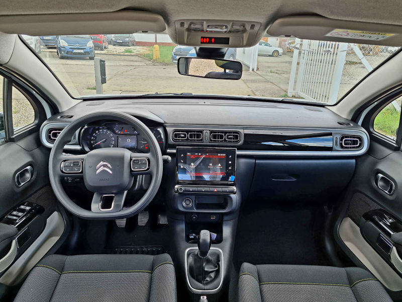 Citroën C3 SHINE - interiér