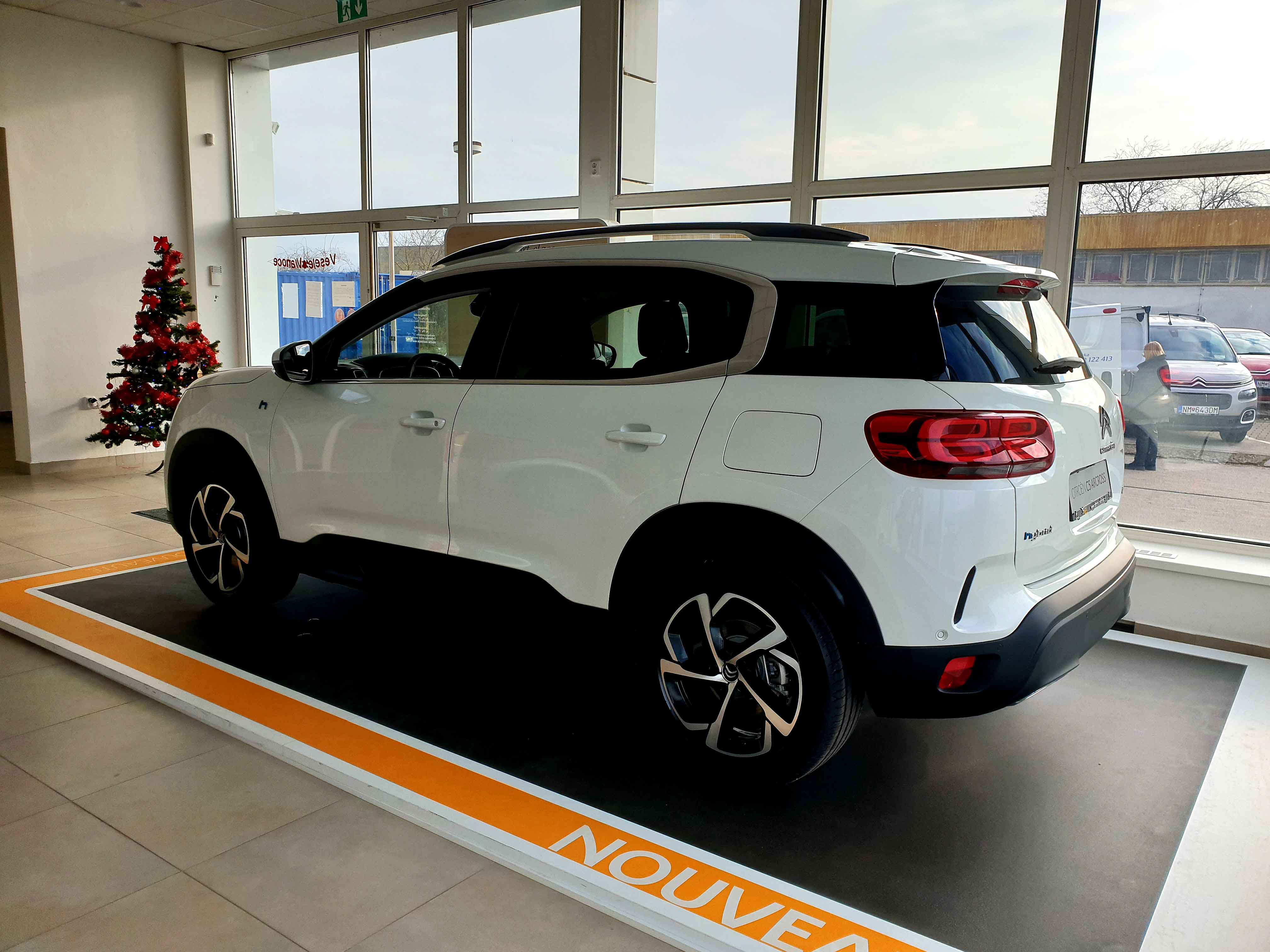 Citroën C5 Aircross Hybrid biela perleť NACRE - FEEL PACK